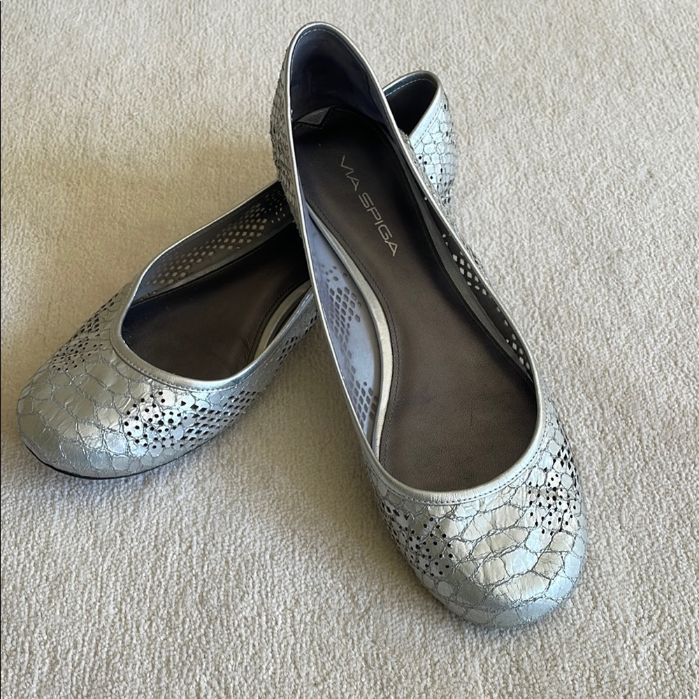 VIA SPIGA silver snakeskin ballet flats size 9